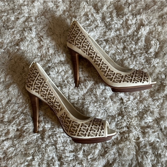 Tory Burch Regan Bleach Leather Heels Size 10.5 - Picture 4 of 8